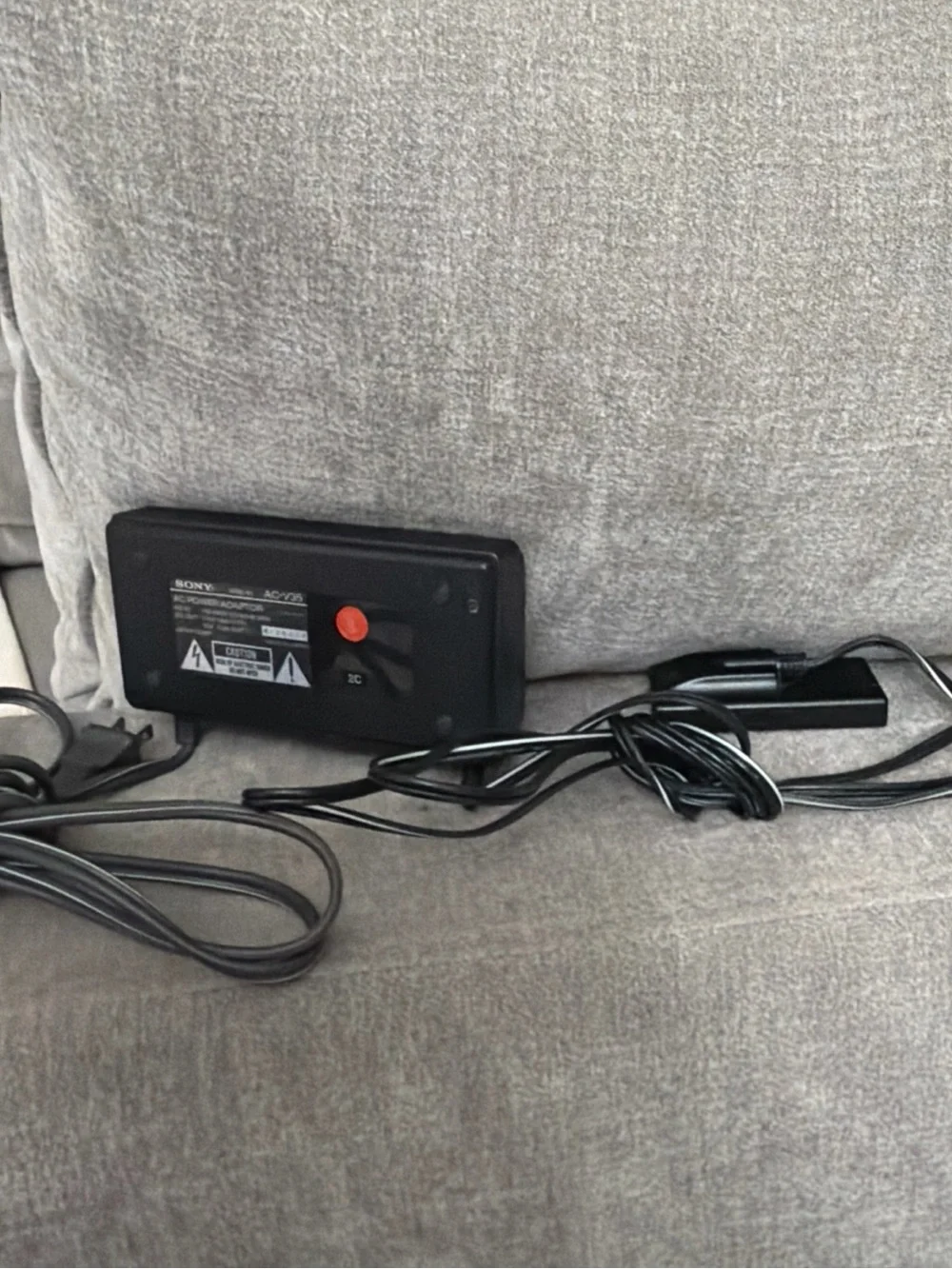 genuine sony AC-V35 power adaptor 7.5V 1.6A(VTR) 10V 1.3A(BATT)